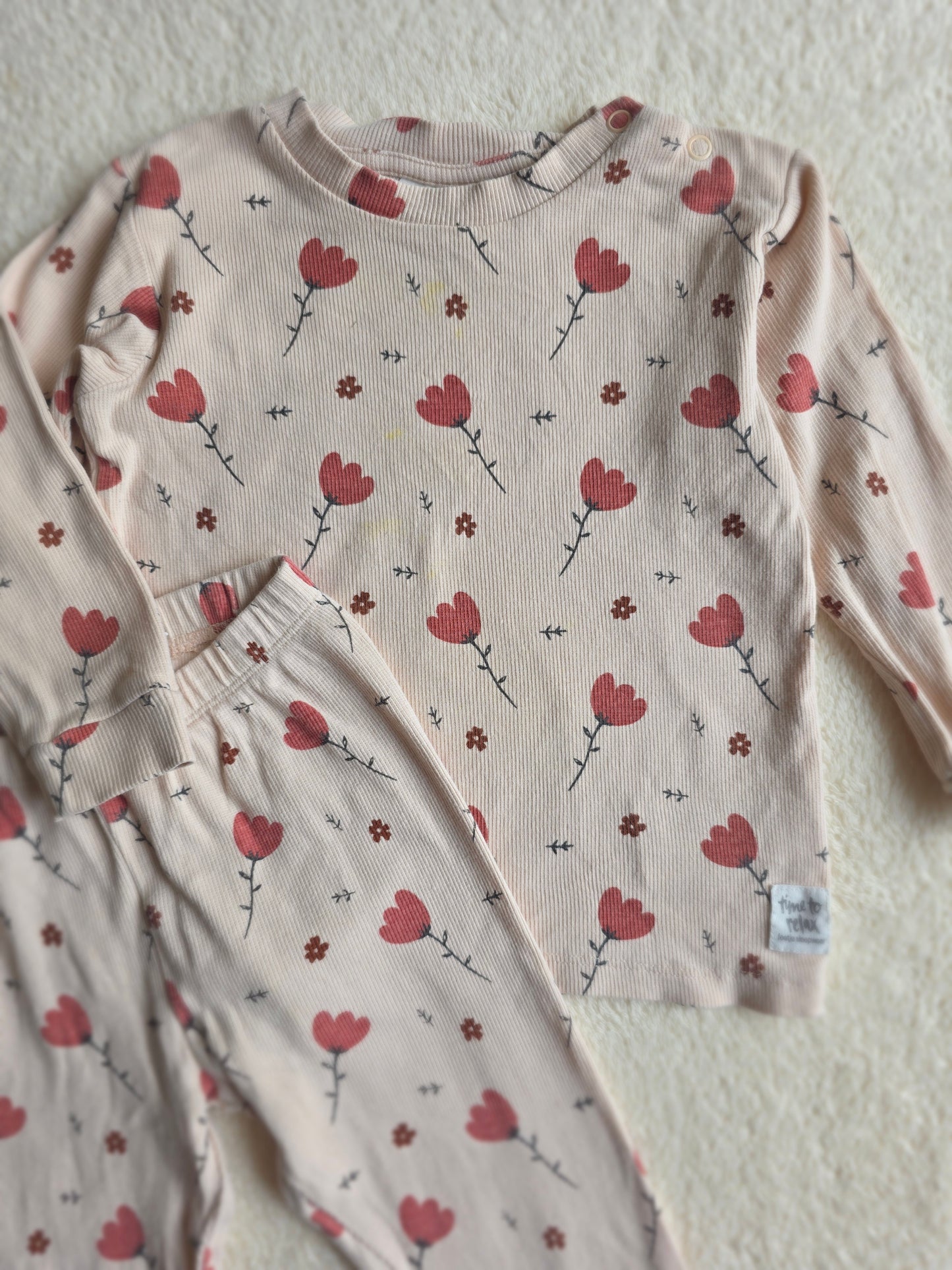 Feetje pyjama - roosjes - preloved